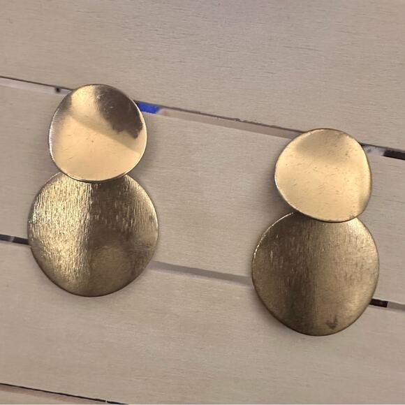 Circle round dangle lightweight drop earrings classic gold tone pierced - Picture 1 of 5